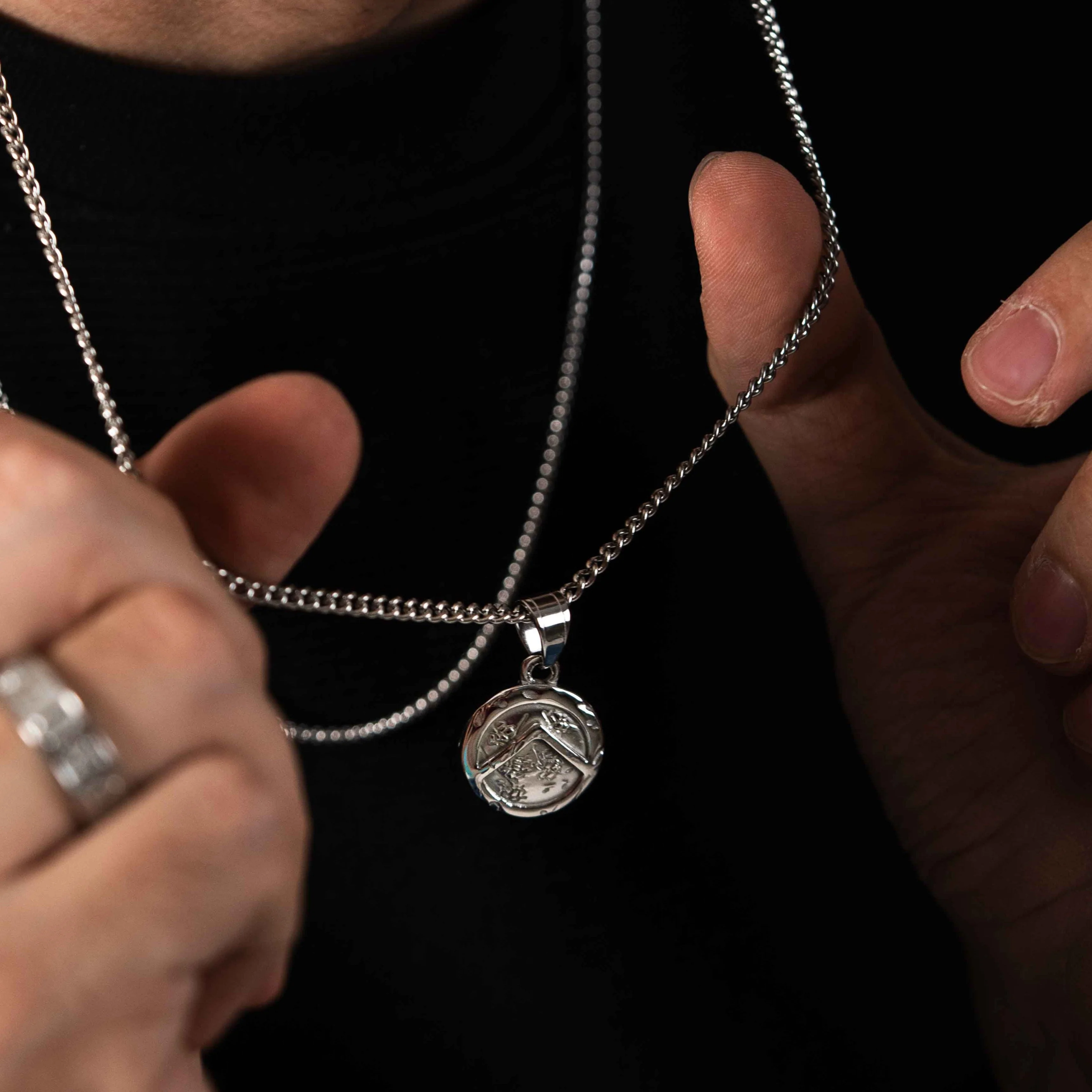 Spartan's Shield Pendant - Image 4